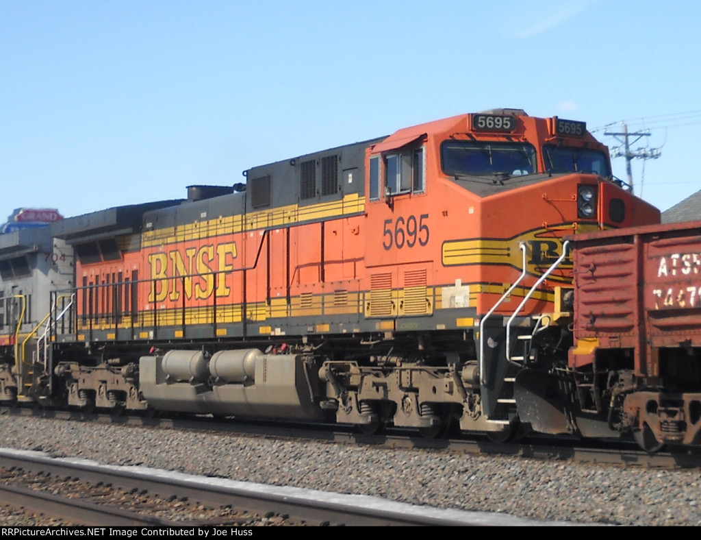 BNSF 5695